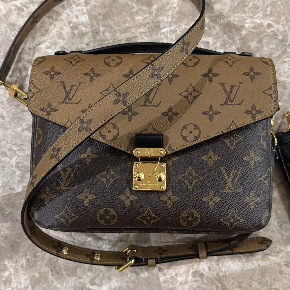 Louis Vuitton pochette metis Crossbody Bag with Gold Hardware